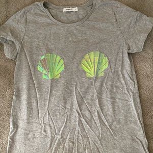 Irradesent seashell tshirt